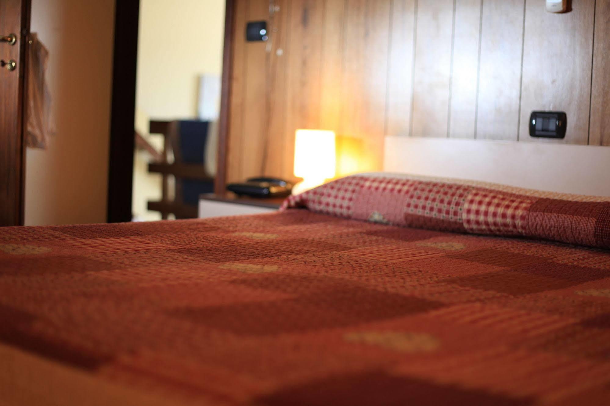 Albergo Il Cochino Montale  Exteriér fotografie